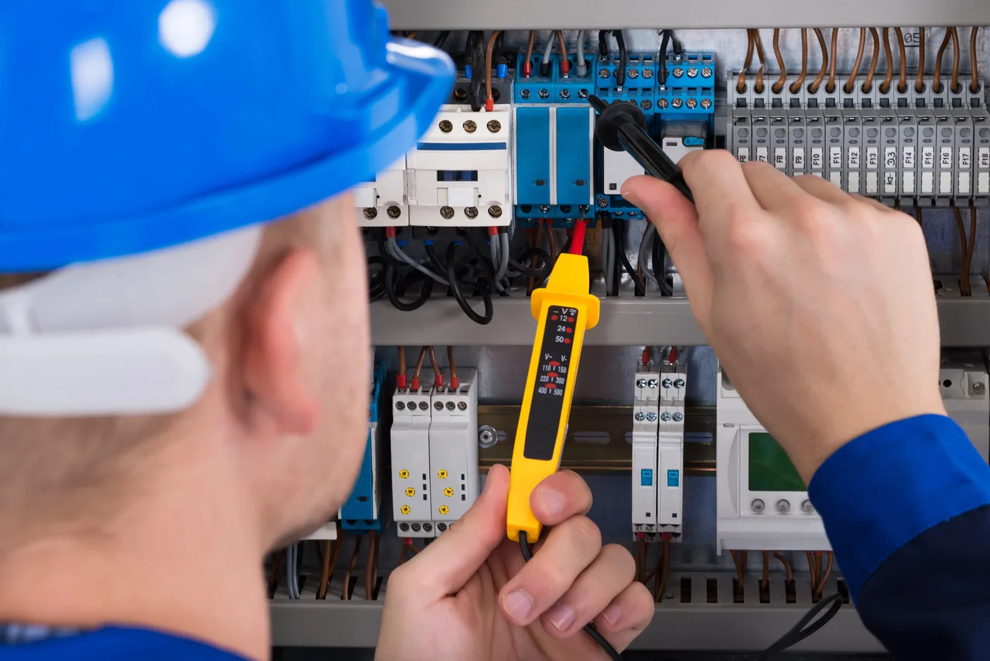 Câblage d'un tableau électrique modulaire au Pré-Saint-Gervais